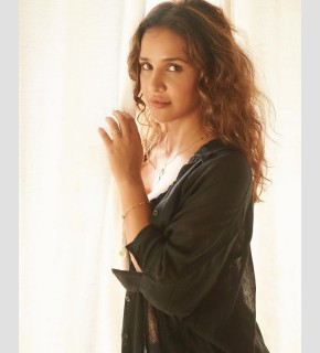 Aisha Sharma exposing cleavage photos | Aisha Shar...